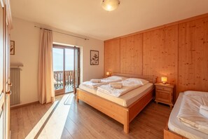 1 bedroom, free WiFi, bed sheets