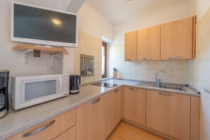 Fridge, microwave, stovetop, coffee/tea maker
