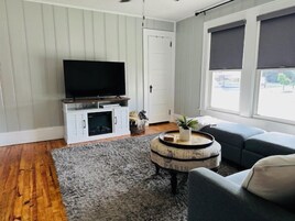 Superior Double Room Single Use, City View | Living area