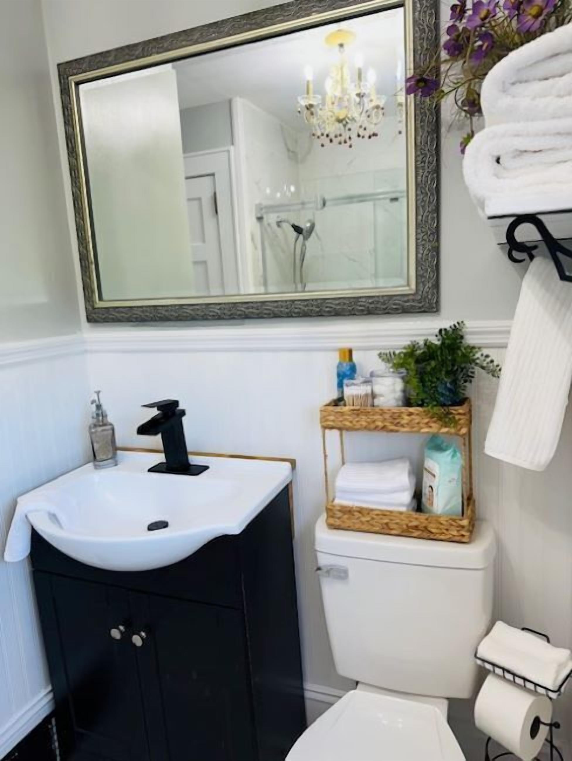 Superior Double Room Single Use, City View | Bathroom