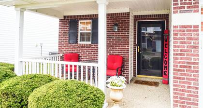 Charming 2-bedroom condo 20 minutes from all major attractions in Louisville