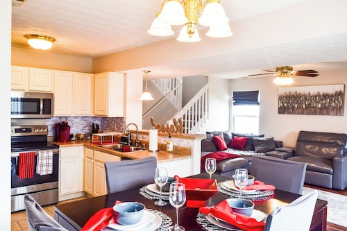 Charming 2-bedroom condo 20 minutes from all major attractions in Louisville