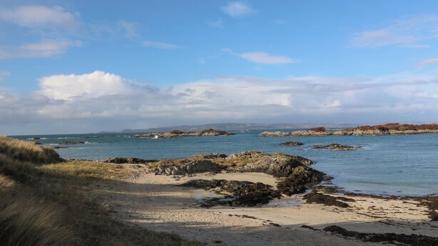 A coastal landscape with rocky outcrops and sandy beaches. - Cuillin View House (Arisaig)
