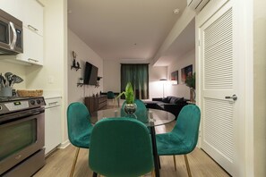 Interior - Elegant & Modern 2BR/2BA Apartment (Glendale)