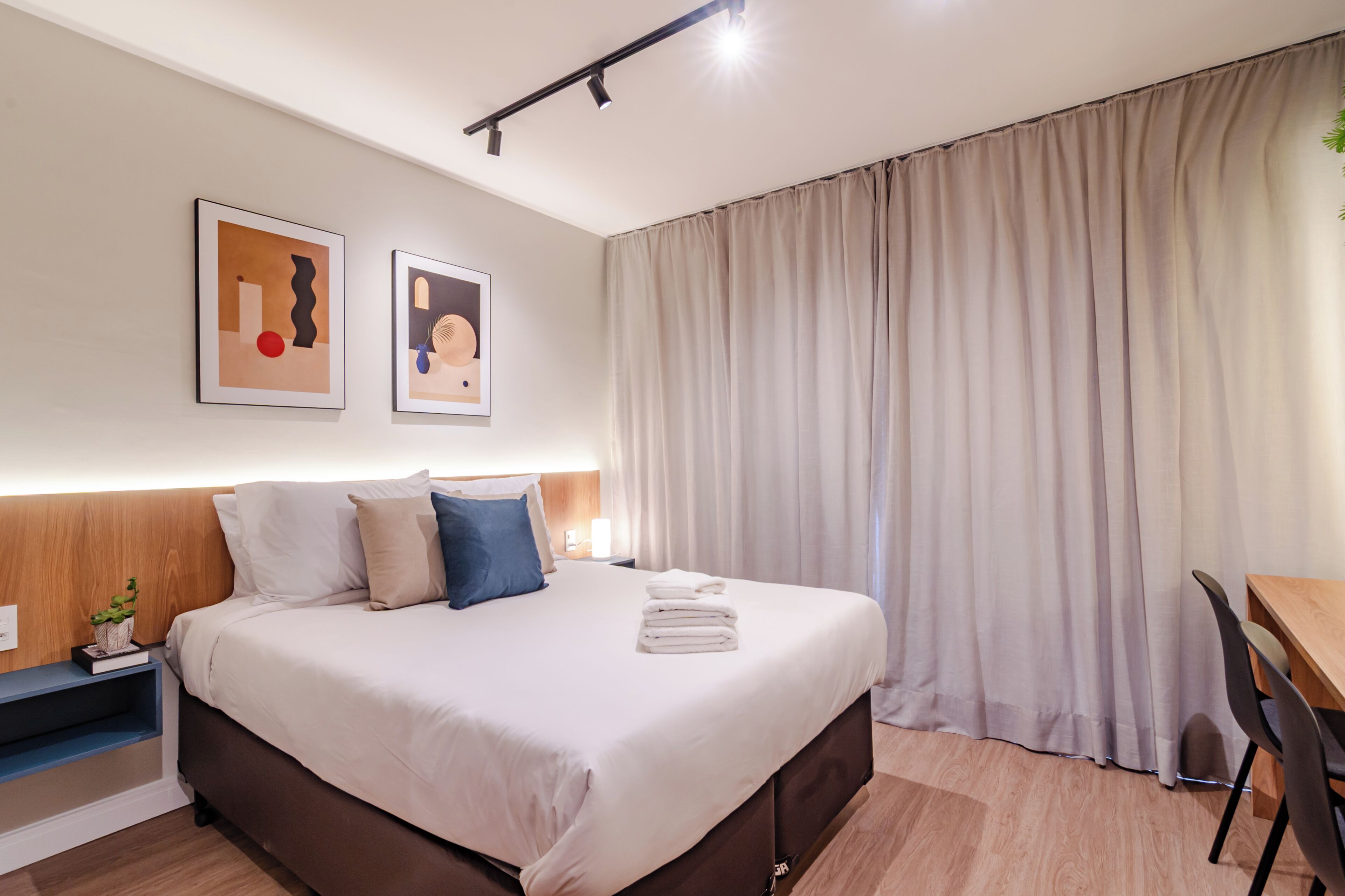 Estudi clàssic | Escriptori, espai de treball apte per a portàtils i wifi gratuïta 