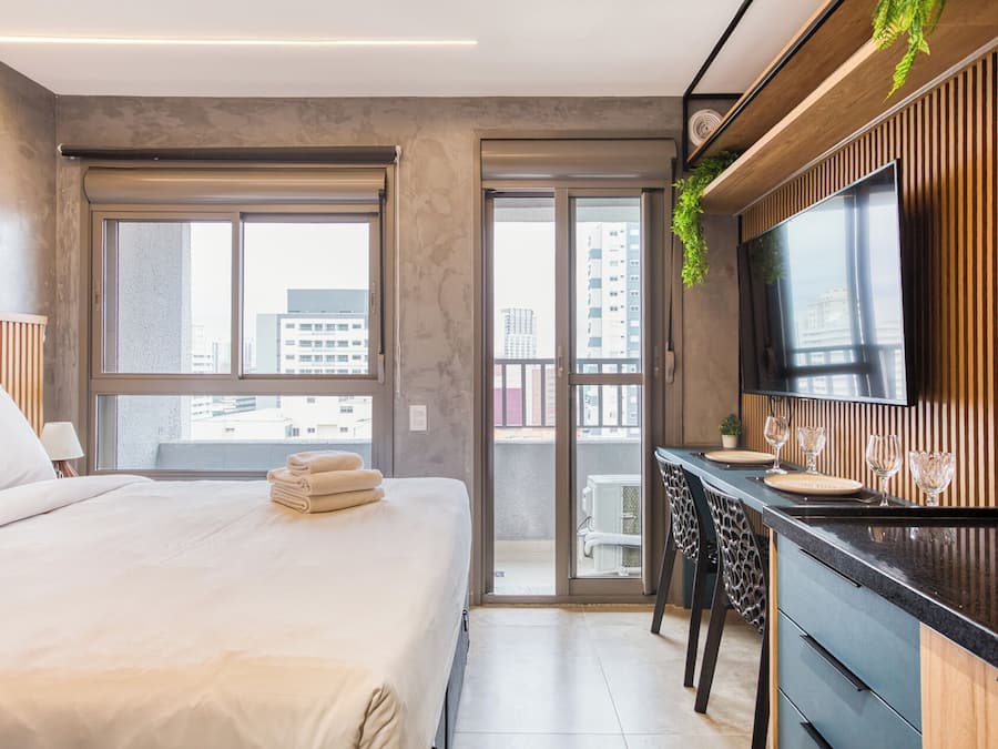 Standaard studio (618900) | Een bureau, een laptopwerkplek, gratis wifi