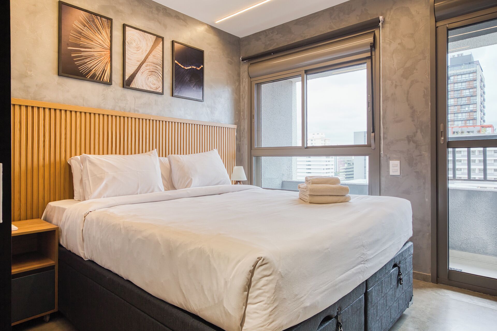 Standard-studio (618900) | Työpöytä, kannettavalle tietokoneelle sopiva työtila, ilmainen Wi-Fi