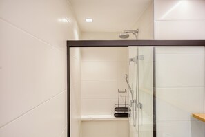 Standard Studio (622739) | Bathroom | Shower, free toiletries, hair dryer, towels - 360 Coraz Perdizes (Sao Paulo)
