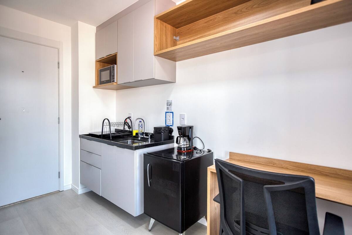 Estudio estándar (613288) | Cocina privada | Frigorífico, microondas, placa de cocina y utensilios de cocina
