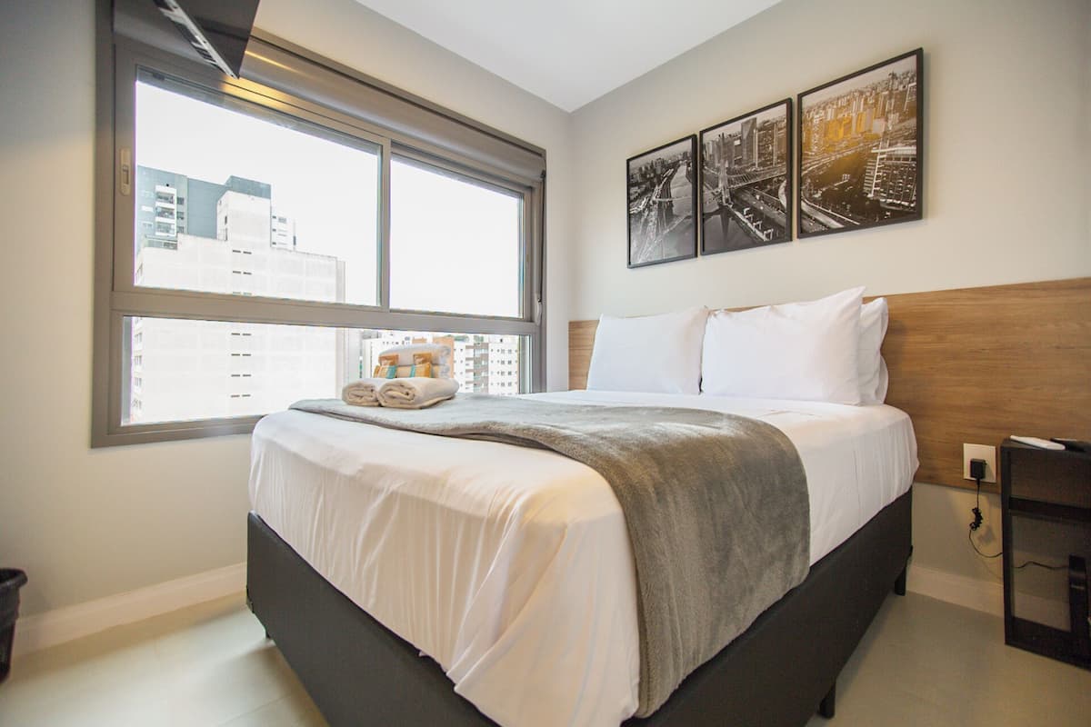 Standard Studio (592511) | Desk, laptop workspace, WiFi (free), bed sheets
