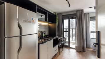 Standard Studio (571036) | Private kitchen | Fridge, microwave, stovetop, cookware/dishes/utensils