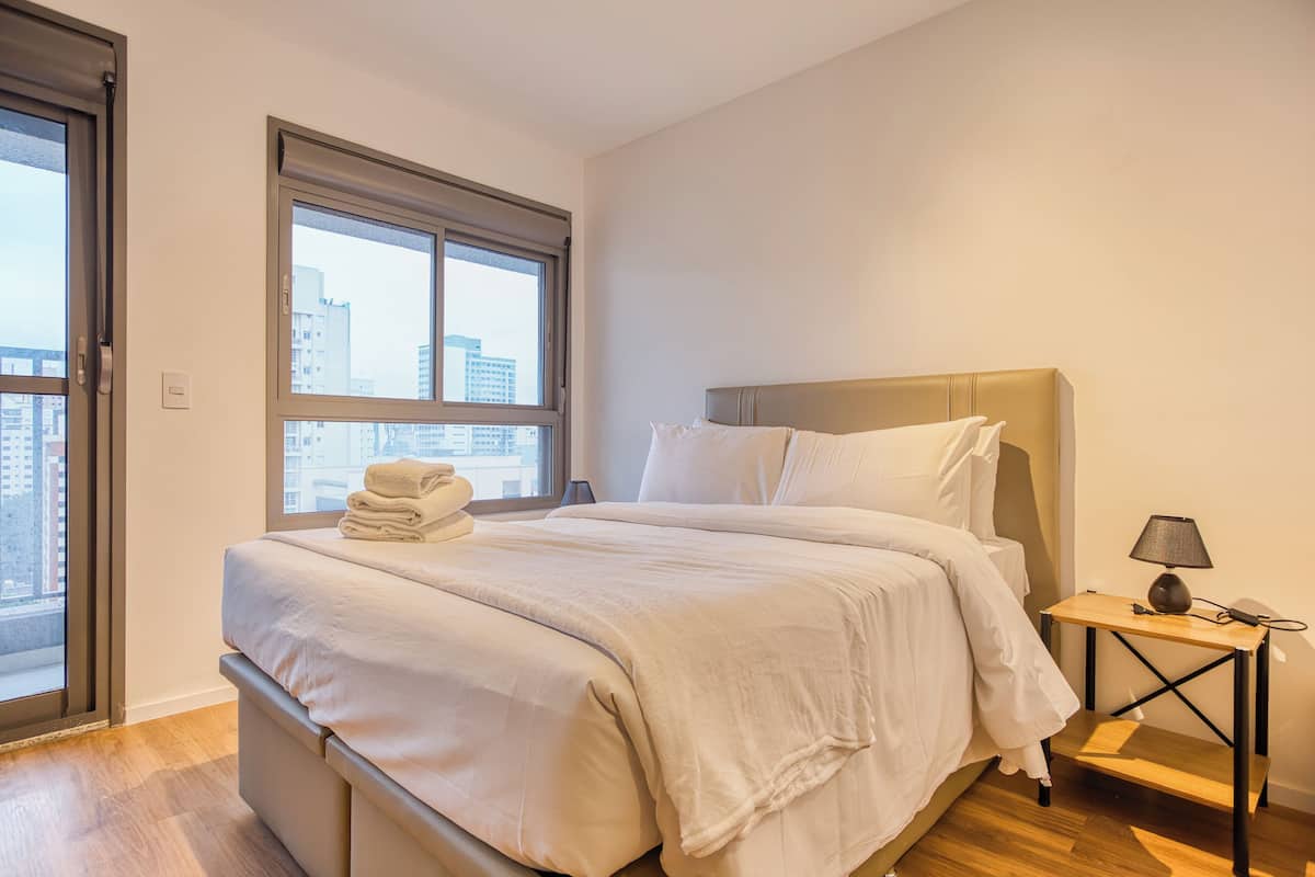 Standard Studio (622754) | Desk, laptop workspace, WiFi (free), bed sheets