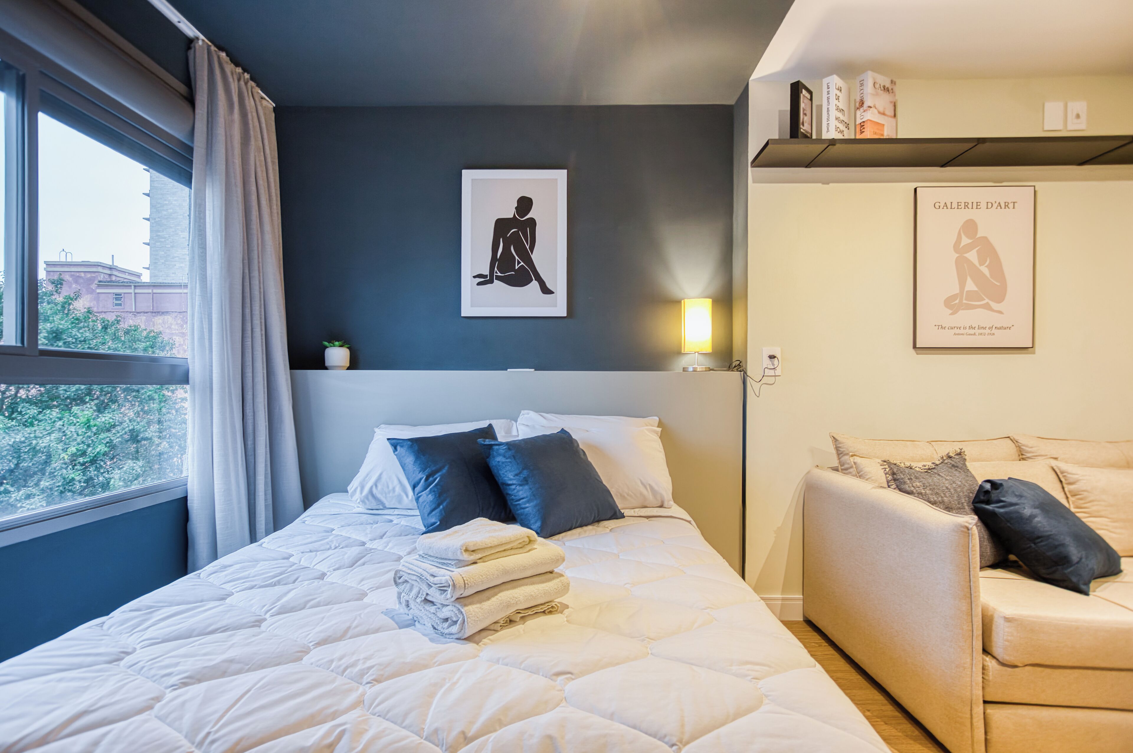 Standard-studio (619302) | Työpöytä, kannettavalle tietokoneelle sopiva työtila, ilmainen Wi-Fi