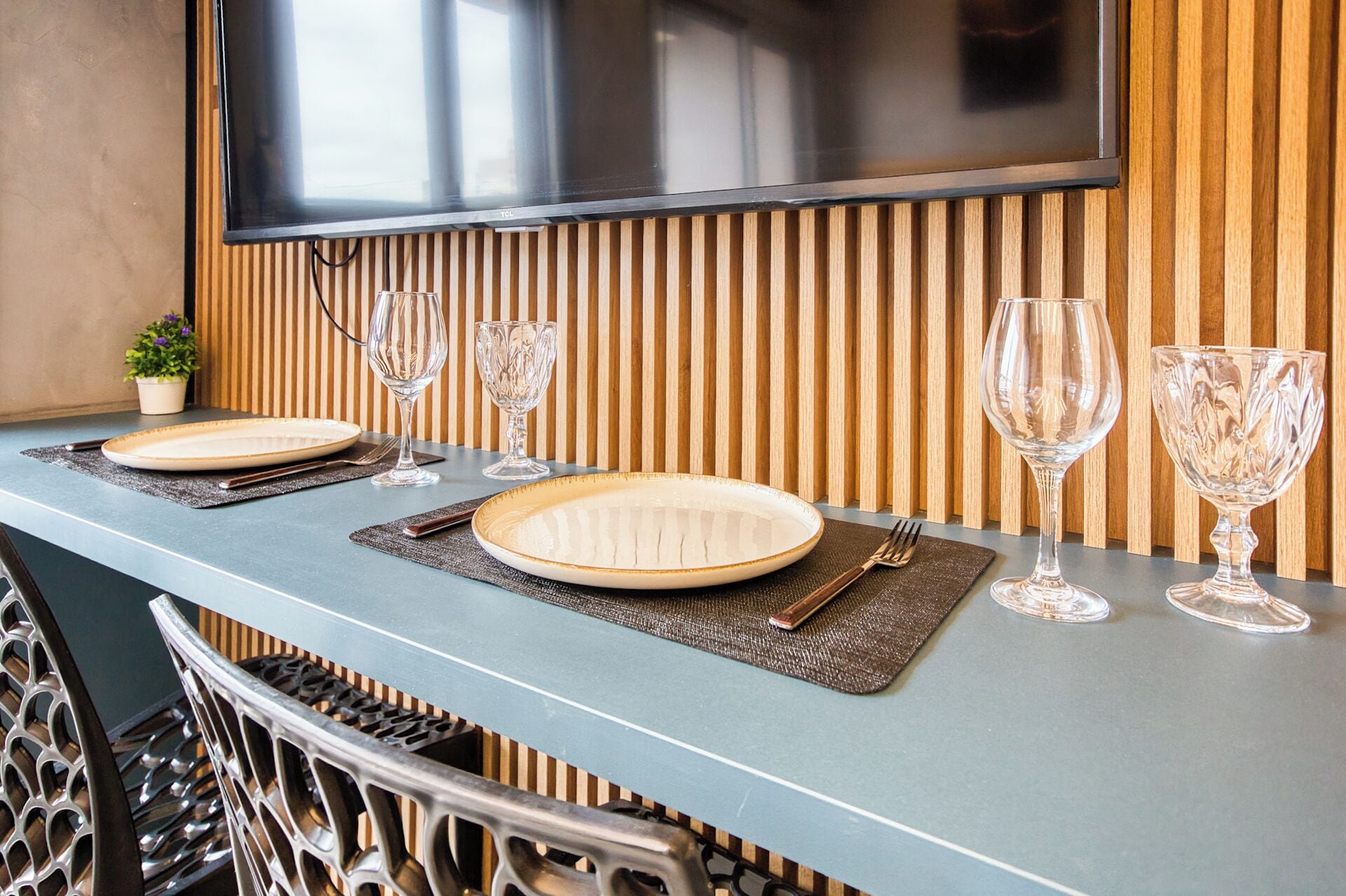 标准开间 (618900) | 私人厨房 | 冰箱、微波炉、炉灶、厨具/餐具