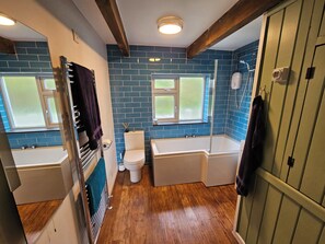 Towels, soap, shampoo, toilet paper
