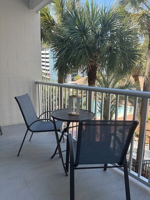 Property grounds - Clean cozy condo across from beach-beautiful pool newly remodeled EARLY CHECK IN (Myrtle Beach)