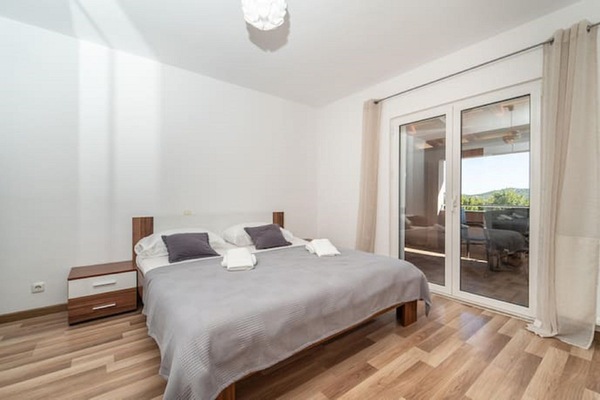 Apartment (Three Bedroom with Balcony Sweet Apar) | 3 bedrooms