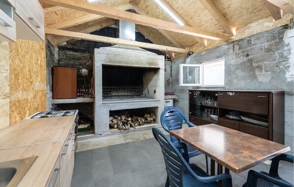 Apartamento (Three Bedroom with Balcony Sweet Apar) | Cocina privada | Frigorífico