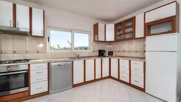 Apartment (Three Bedroom with Balcony Sweet Apar) | Private kitchen | Fridge