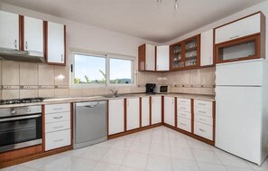 Apartamento (Three Bedroom with Balcony Sweet Apar) | Cocina privada | Frigorífico