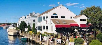 Charming Walk to downtown Mystic Awaits Your Stay
