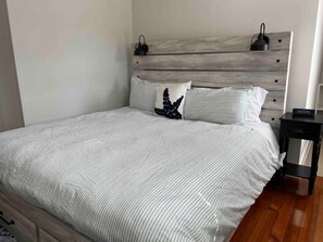 3 bedrooms, desk, iron/ironing board, free WiFi