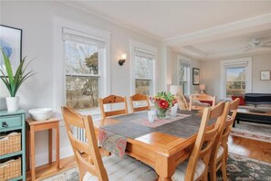 Unclassified image, 3 of 23, button