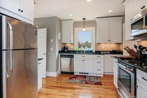 Unclassified image, 3 of 23, button