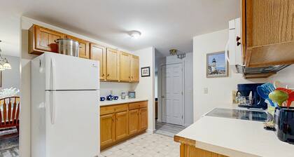 Charming Coastal Retreat with Comfortable Living Space and Washer/Dryer
