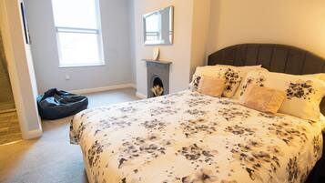 1 bedroom, desk, travel cot, free WiFi