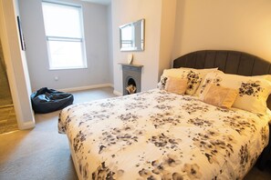 1 bedroom, desk, travel cot, free WiFi