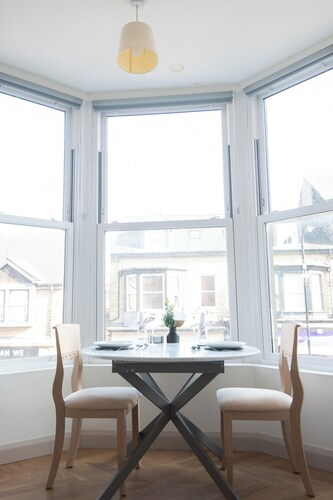 Train Station View - Mondern Flat convient for Harrogate Historical Town Center
