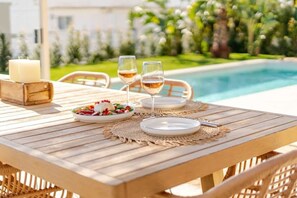 Outdoor dining - New Sea View Villa, Heated Pool,Rooftop Jacuzzi (Faro)