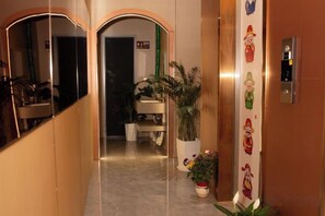 صورة غير مصنفة، 5 من 24، زرّ
