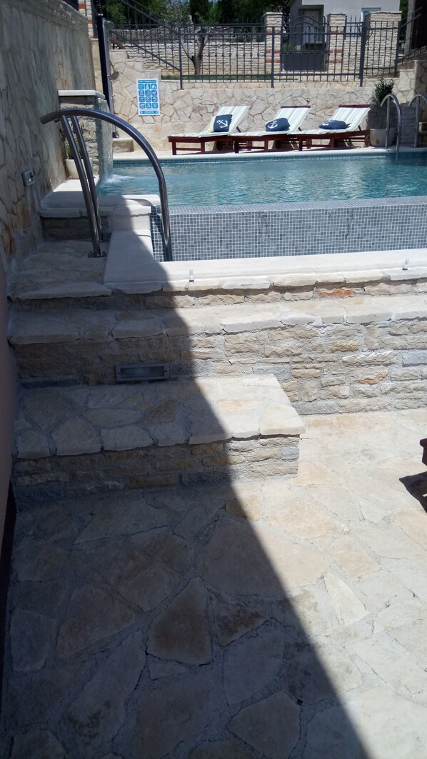 Pool - APARTMENT JELENA PULA WITH POOL (Vintijan)