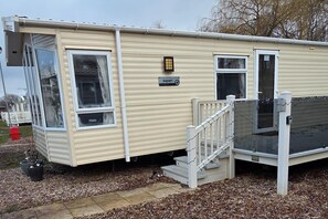 Exterior - 3 Bedroom Holiday Home Sleeps 8 - Pets - Pool (Lincoln)
