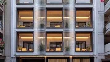 Facciata della struttura - sera/notte