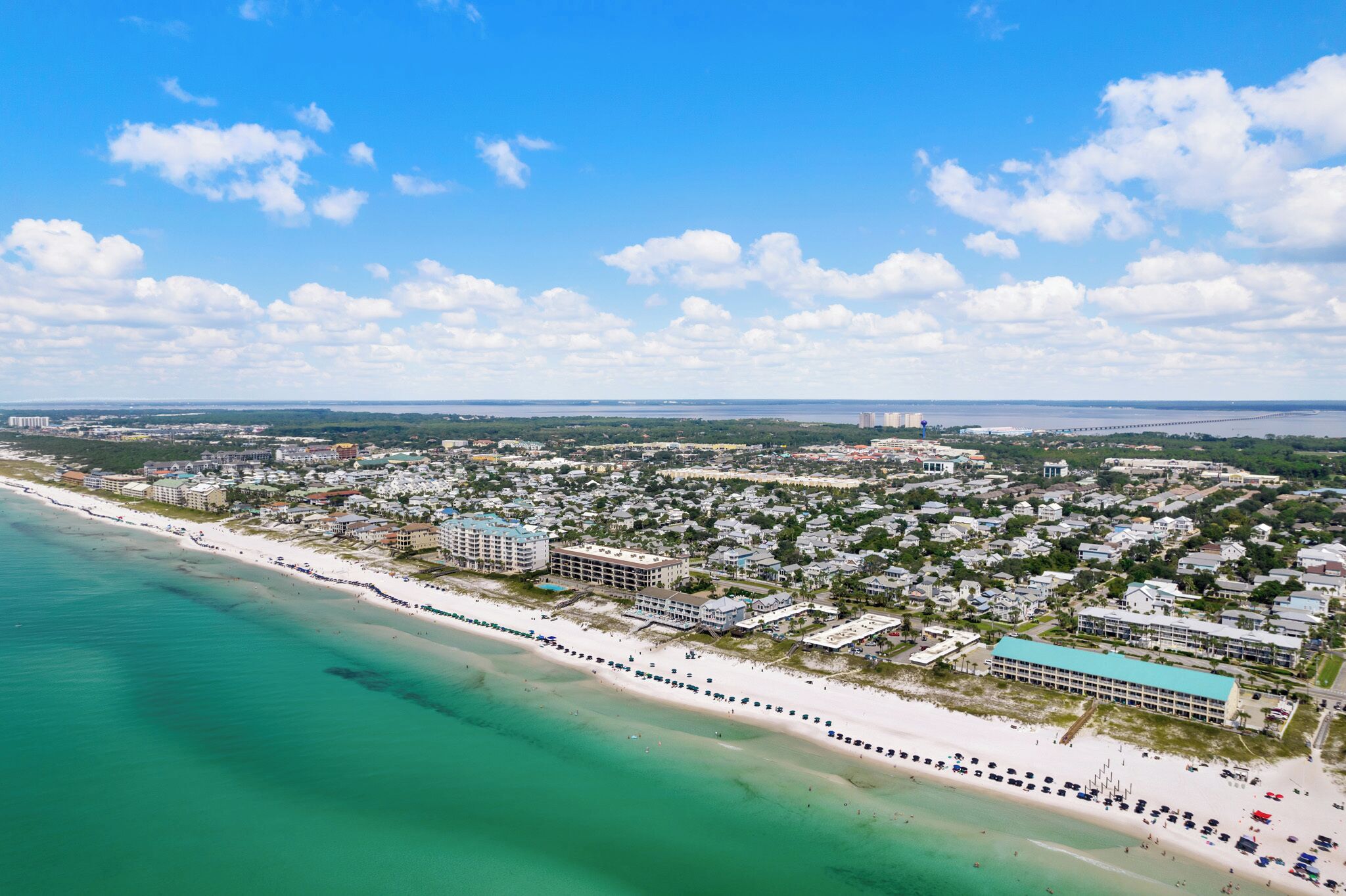Chaises longues, serviettes de plage