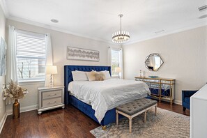6 bedrooms, iron/ironing board, travel cot, WiFi - Surf, Sand & Ultimate Relaxation at Sunshine Villa (Destin)