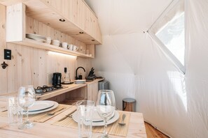 Mini-fridge, stovetop, cookware/dishes/utensils - Domos de Matanzas (Matanzas)