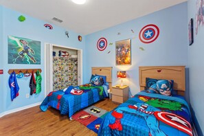 5 bedrooms, desk, iron/ironing board, travel crib