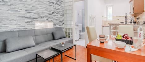 Apartment (Urban Nest Room) | Living room | 32-inch flat-screen TV with satellite channels