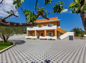 Apartment (Two Bedroom Holiday Home with Private) | Exterior