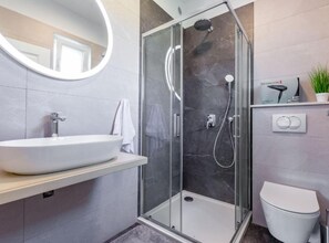Apartment (Two Bedroom Holiday Home with Private) | Bathroom | Shower, towels - Peaceful Murvica Villa Pool, Garden, and Modern Comfort (Policnik)