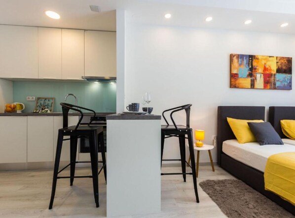 Huoneisto (Charming Zadar Apartment Near Old Tow) | Vauvansängyt