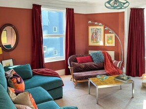 Living area - 2 bedroom accommodation in Whitby (Whitby)