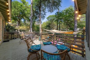 Outdoor dining - Heated Pool~Game Room~Firepit~Domain~Q2 Stadium (Austin)