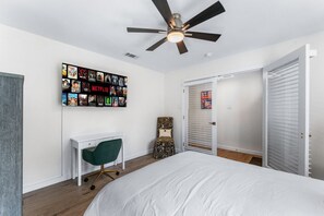 4 bedrooms, desk, iron/ironing board, travel crib - Heated Pool~Game Room~Firepit~Domain~Q2 Stadium (Austin)