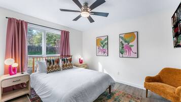 4 Schlafzimmer, Schreibtisch, Bügeleisen/Bügelbrett, Reisekinderbett