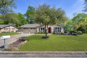 Exterior - Heated Pool~Game Room~Firepit~Domain~Q2 Stadium (Austin)